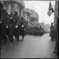Défilé des troupes lors des obsèques du général Huntziger à Vichy.