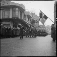 Défilé des troupes lors des obsèques du général Huntziger à Vichy.