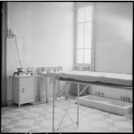 Salle de soins du dispensaire de Lyon.