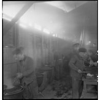 Le casernement de la 1re compagnie de l'armée de l'Air (non identifiée) sur l'aérodrome de Vichy-Rhue.