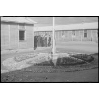 Cérémonie de lever des couleurs lors de la célébration du 14 Juillet sur l'aérodrome de Vichy-Rhue.