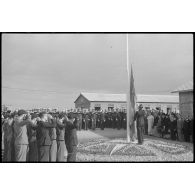 Cérémonie de lever des couleurs lors de la célébration du 14 Juillet sur l'aérodrome de Vichy-Rhue.