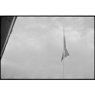 Cérémonie de lever des couleurs lors de la célébration du 14 Juillet sur l'aérodrome de Vichy-Rhue.