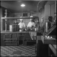 La cuisine de l'Ecole des pupilles de l'Air (EPA) à Grenoble.
