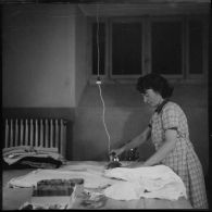 L'entretien du linge à l'Ecole des pupilles de l'Air (EPA) à Grenoble.