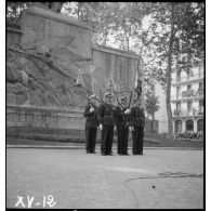 Le drapeau de la 9e escadre aérienne et sa garde d'honneur lors de la cérémonie commémorative de la disparition du capitaine pilote Georges Guynemer en 1917.
