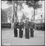 Le drapeau de la 9e escadre aérienne et sa garde d'honneur lors de la cérémonie commémorative de la disparition du capitaine pilote Georges Guynemer en 1917.
