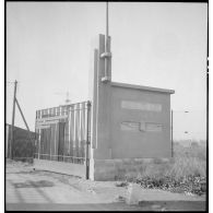 Portail d'entrée de l'Ecole de l'Air à Salon-de-Provence.