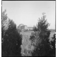 Le bâtiment de la direction et de l'enseignement de l'Ecole de l'Air à Salon-de-Provence.