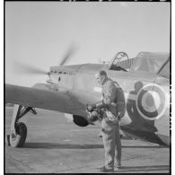 Départ en mission du capitaine Jean Accart à bord d'un avion de chasse Morane Saulnier MS 406.