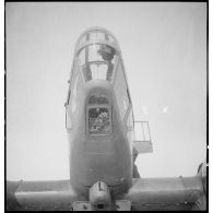 Le poste de l'observateur dans la pointe avant d'un avion d'observation Potez 63-11.