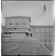 Le bâtiment de la direction et de l'enseignement de l'Ecole de l'Air à Salon-de-Provence.