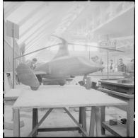 Maquette en bois du projet d'autogire SE-700 développé par la Société nationale de constructions aéronautiques du Sud-Est (SNCASE), sur le site de la société à Marignane.
