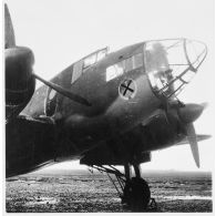 Avion bombardier Lioré et Olivier 451 (LéO 451) au parking sur une base aérienne.