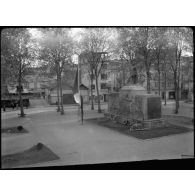 Le monument aux morts de la Grande Guerre à Vichy avant la cérémonie du 11 Novembre.