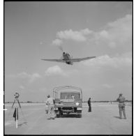 Vol de démonstration d'un Yak-3 du régiment de chasse Normandie-Niémen à Stuttgart.