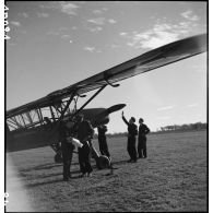 Avion de reconnaissance Morane 500 Criquet d'une unité de résistance (ou prise de guerre Fieseler Fi-156 Storch).