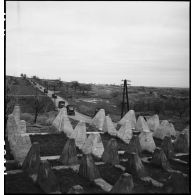 Un convoi américain s'apprête à franchir la ligne Siegfried en Rhénanie-Palatinat.