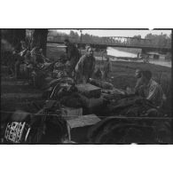 Bivouac d'une unité de spahis marocains dans le secteur de Fribourg-en-Brisgau.