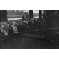 Bivouac d'une unité de spahis marocains dans le secteur de Fribourg-en-Brisgau.