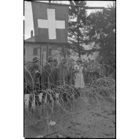 Autorités et police suisses à la frontière germano-suisse sur la commune de Stühlingen.