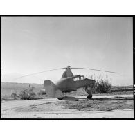 Vue de profil de l'autogire SE-700 de la Société nationale de constructions aéronautiques du Sud-Est (SNCASE) à Marignane.