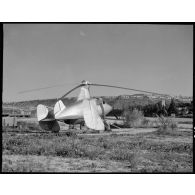 Vue de trois-quart arrière de l'autogire SE-700 de la Société nationale de constructions aéronautiques du Sud-Est (SNCASE) à Marignane.