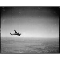 L'avion de transport Breguet Br.500 Colmar survolant la région de Marignane.