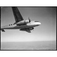 L'avion de transport Breguet Br.500 Colmar survolant la région de Marignane.