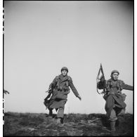 Des membres du groupe de commandos d'Afrique, devenu 5e bataillon de choc, donnent l'assaut près du fort du Salbert qui fait partie de la place forte de Belfort (reconstitution).