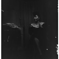 Interrogatoire d'une espionne lors des combats menés par le groupe des commandos d'Afrique pour la libération de Belfort (reconstitution).