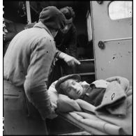 Evacuation en gare de Saujon d'un habitant de Royan blessé.