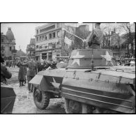 Revue des troupes par le général de Gaulle à Colmar. [description provisoire]