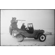 Jeep du groupe d'escadrons de réparations (GER XV) de la 2e division blindée (2e DB).