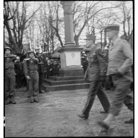 Cérémonie de la 2e division blindée (2e DB) sur la place de l'église de Geispolsheim.