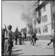 Incendie dans un bâtiment aux environs de Vaihingen. [description provisoire]