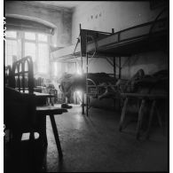 Chambrées de prisonniers malades au château de Vaihingen. [description provisoire]