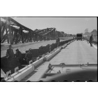 Pont de Maximiliansau sur le Rhin, à 3 km au nord-ouest de Karlsruhe.