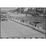 Pont de Maximiliansau sur le Rhin, à 3 km au nord-ouest de Karlsruhe.