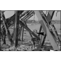 Pont de Maximiliansau sur le Rhin, à 3 km au nord-ouest de Karlsruhe.