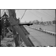 Pont de Maximiliansau sur le Rhin, à 3 km au nord-ouest de Karlsruhe.