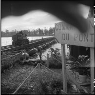 Colonne de chars légers Stuart M5A1 de la 2e DB franchissant le Rhin.