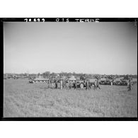 Les autorités passent en revue des chars et des half-tracks du 12e régiment de cuirassiers (12e RC) de la 2e division blindée (2e DB) lors d'une cérémonie près d'Augsbourg.