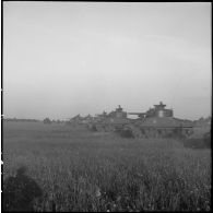 Des chars Sherman d'une unité de la 2e division blindée (2e DB) défilent à l'issue d'une prise d'armes près d'Augsbourg.