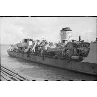 L'aviso dragueur Annamite rentrant d'expédition au port de My Tho.