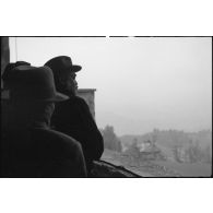 Le prince Kindavong du Laos lors d'une visite au Berghof, résidence secondaire d'Hitler.