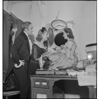 Actrices, sociétaires de la Comédie-Française, à bord du porte-avions Béarn.