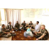 Visite du colonel Pillet à un chef de village.