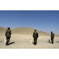 Série de tireurs au pas de tir.