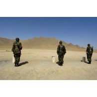 Série de tireurs au pas de tir.